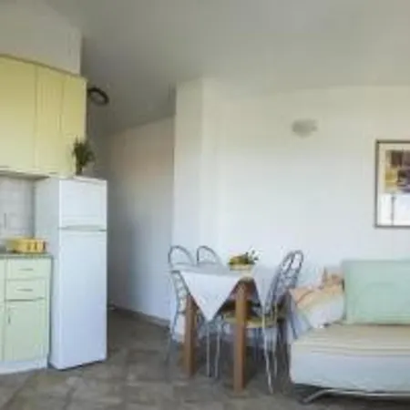 Visnja - Traditional One Bedroom With Sea View